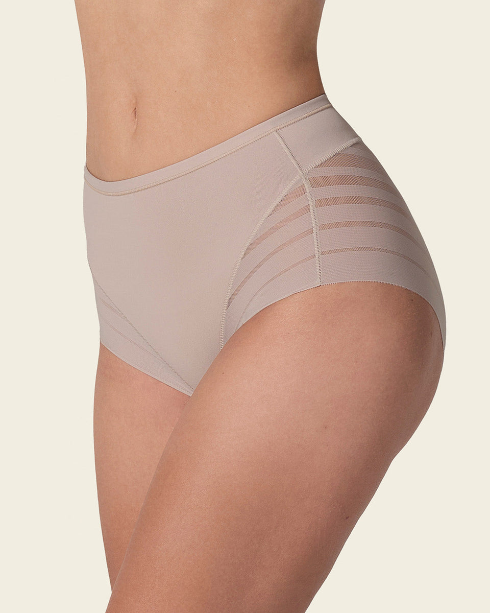 Braga faja clásica con control moderado de abdomen y bandas en tul