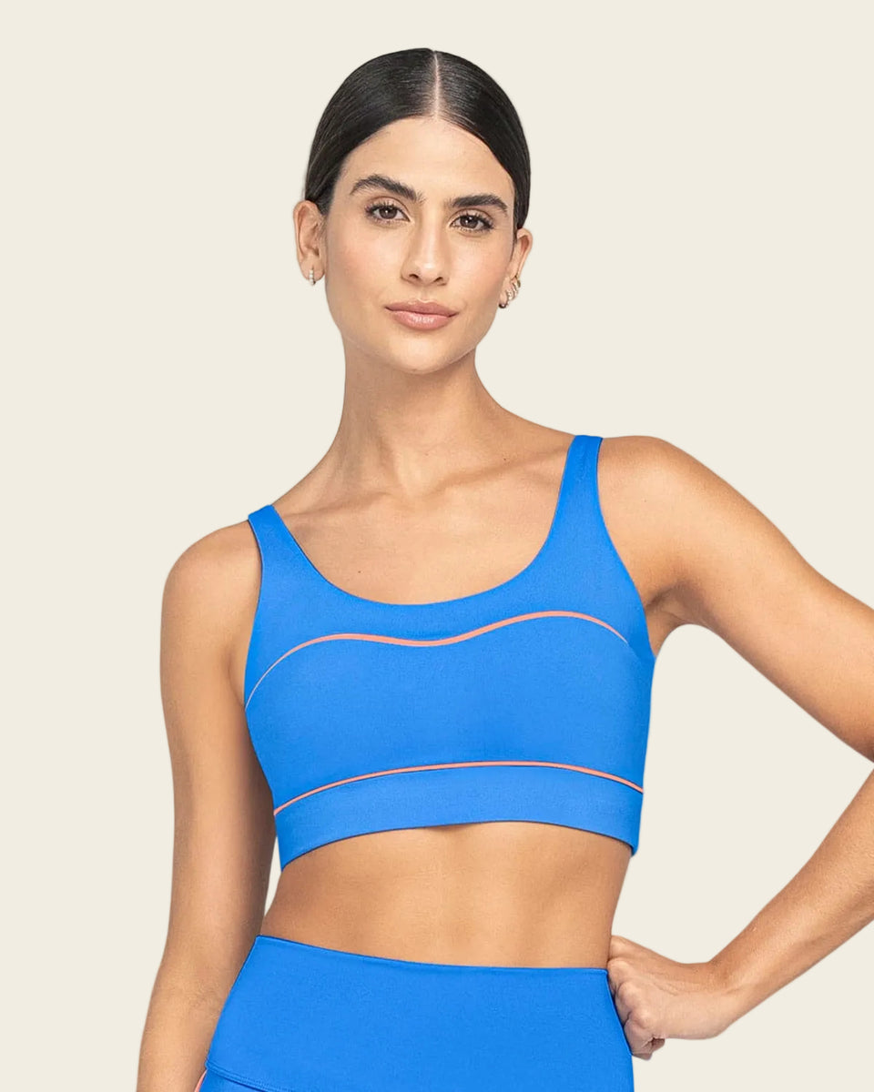 Top deportivo con tirantes dobles en espalda