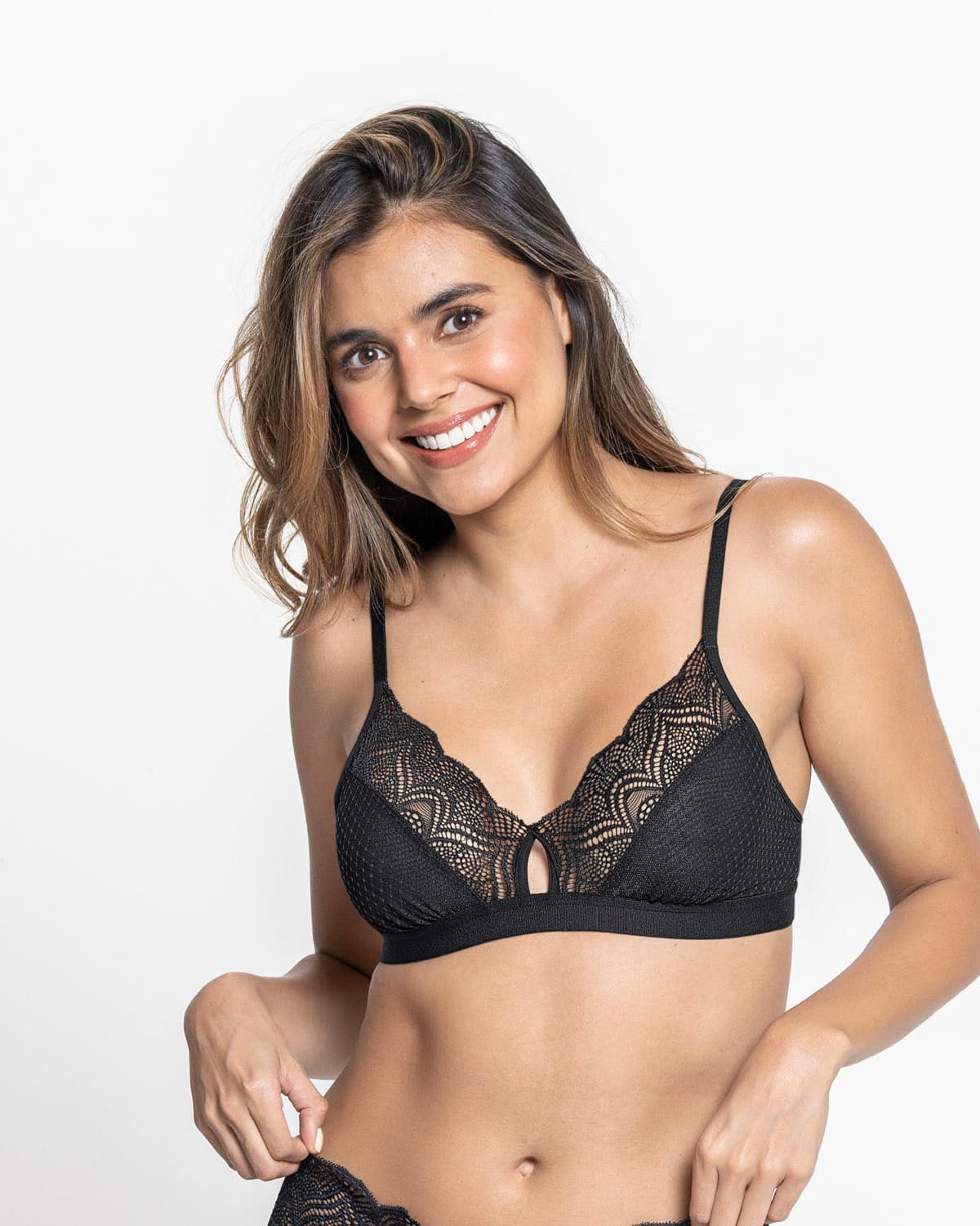 Leonisa Triangle Lace Bralette With Buttonhole Cutout - Black M