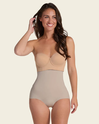 Braguita faja de tiro alto con control moderado en abdomen y espalda#color_802-beige