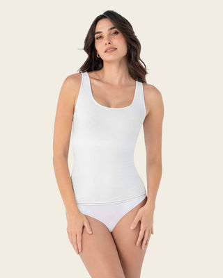 Camiseta de control moderado con doble capa en abdomen#color_000-blanco