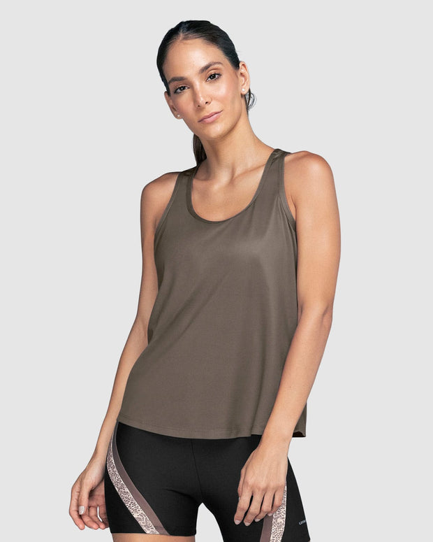 Camiseta deportiva de secado rápido y silueta semiajustada para mujer#color_868-habano