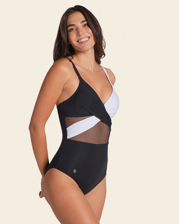 Bañador entero control suave de abdomen elaborado con nylon reciclado#color_701-negro-blanco