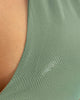 Trikini escote profundo con espalda anudable y efecto brillo#color_643-verde