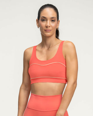 Top deportivo con tirantes dobles en espalda#color_369-coral
