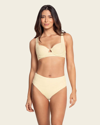 Bikini en textura acanalada con braga tiro alto y top con aros#color_898-marfil
