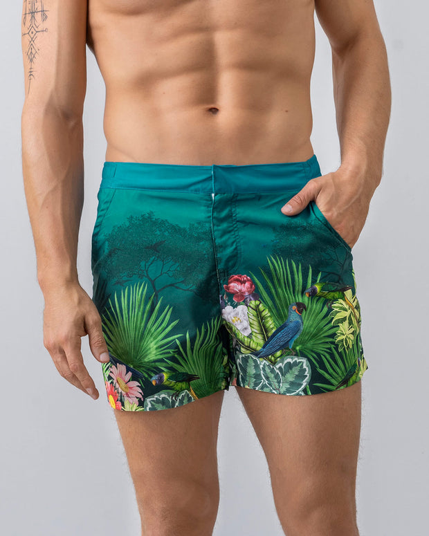Bañador corto con botón y cierre internos y bolsillos laterales para hombre#color_600-estampado-tropical