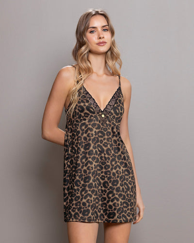 Camisón corta con encaje y escote profundo en espalda Leonisa by Serez#color_225-animal-print