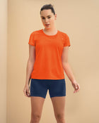 Camiseta deportiva de secado rápido y silueta semiajustada