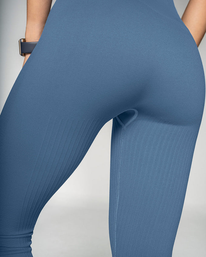 Legging sin costuras fajón doble tela en cintura y tensiones localizadas en piernas#color_506-azul-claro