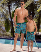 Pantaloneta de baño con bolsillos semiajustada para niño
