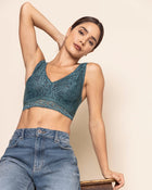 Bralette triangular de encaje en el frente y tela lisa en espalda